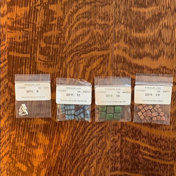 Unopened packages of beads - Picture 3 of 7